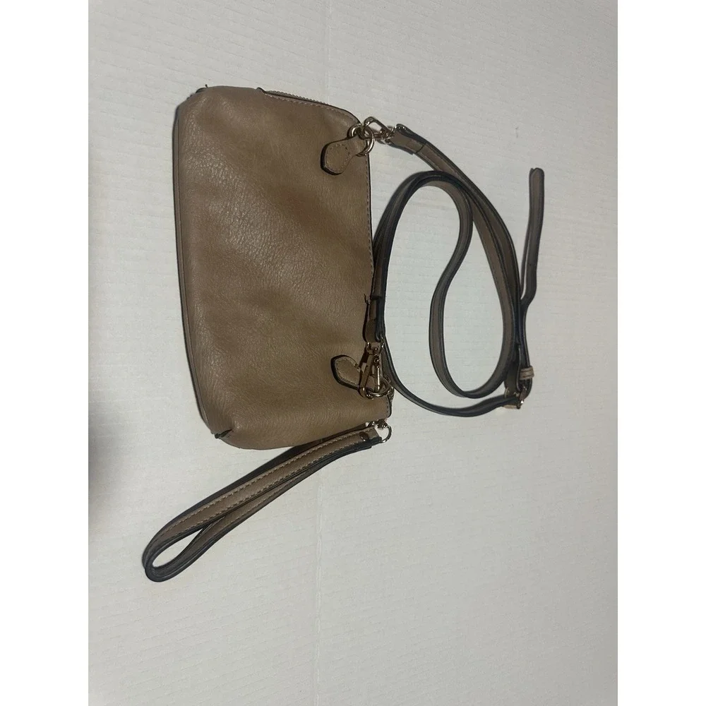 Unbranded Crossbody or whristlet bag